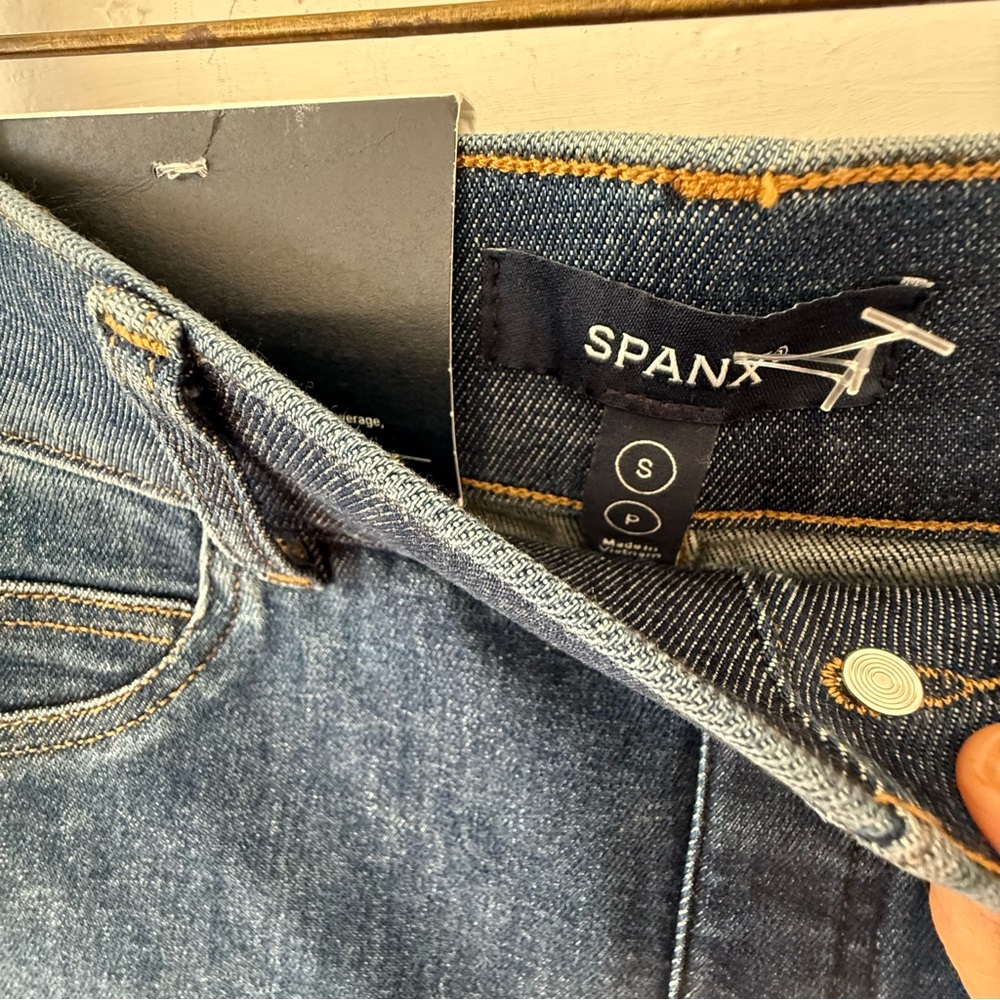 NWT SPANX everywear authentic blue pull on Flare Jeans size small - Picture 8 of 10